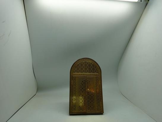 درع الباب وسط