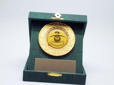 ميدالية تذكارية ذهبية