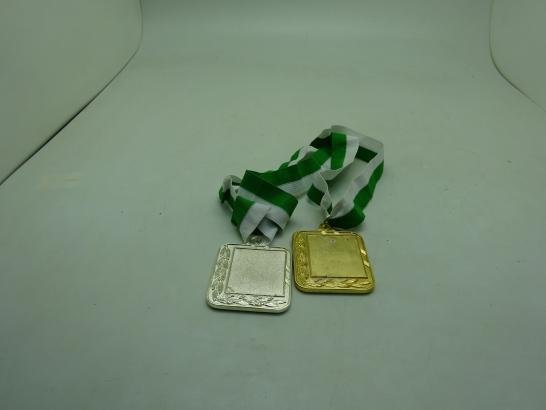 ميدالية تذكارية ذهبية وفضية