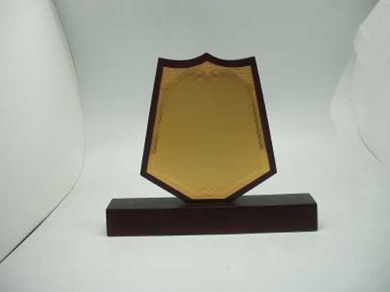 درع تذكاري بقاعدة