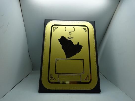 درع تذكاري مذهب كبير