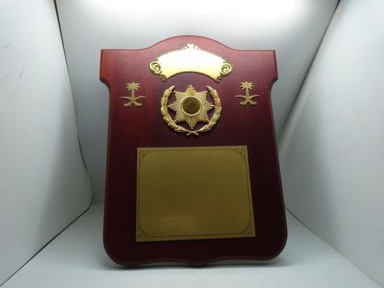 درع تذكاري شيلد كبير مذهب