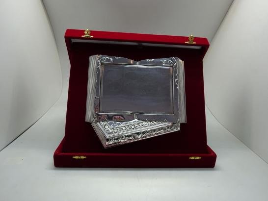 مجسم كتاب فضي ايطالي