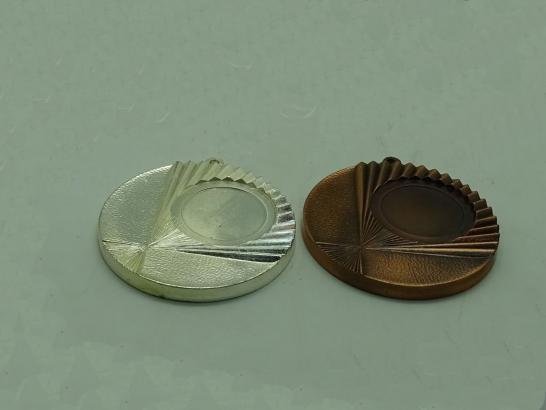 ميدالية  فضية برونزية