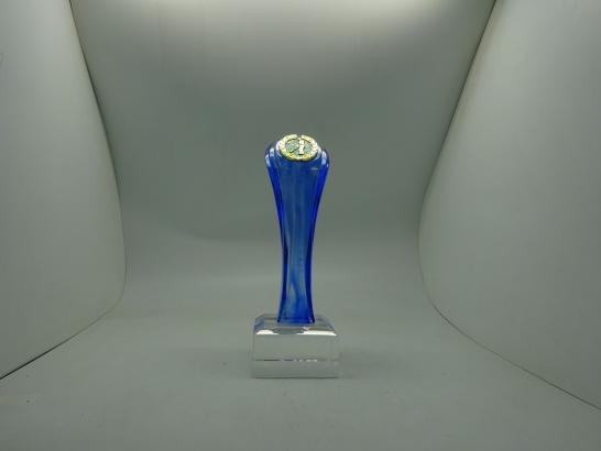 مجسم كريستال ازرق بقاعدة