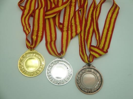 ميداليات بشريط