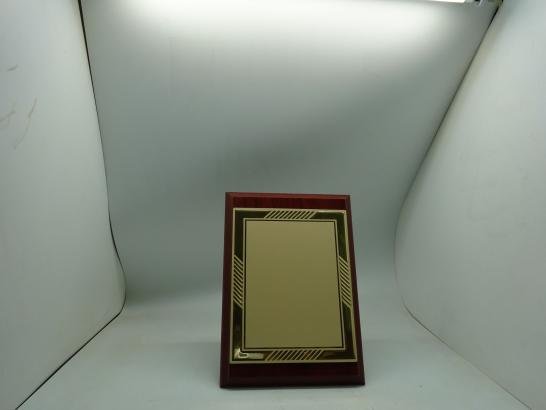 درع معدني بقاعدة خشب5