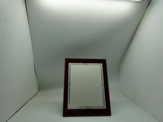 درع معدني بقاعدة خشب2