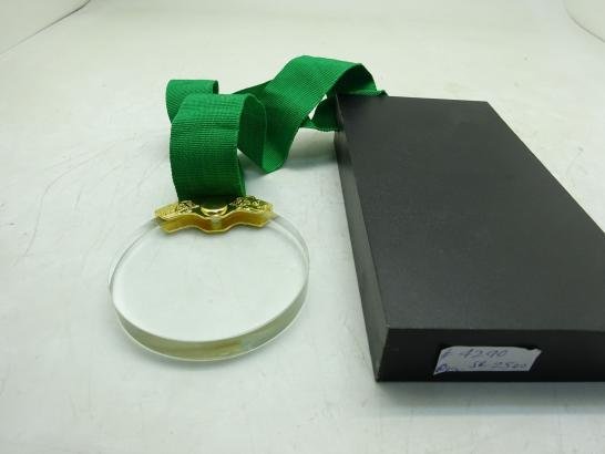 ميدالية كريستال تذكارية