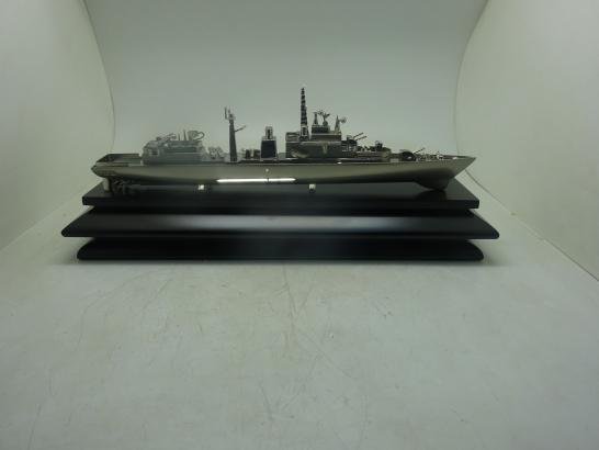 مجسم سفينة حربية