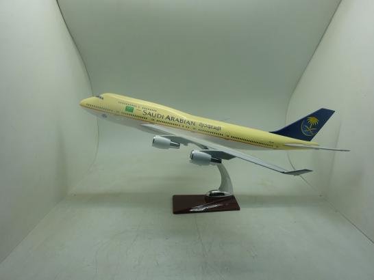 مجسم طائرة السعودية 380