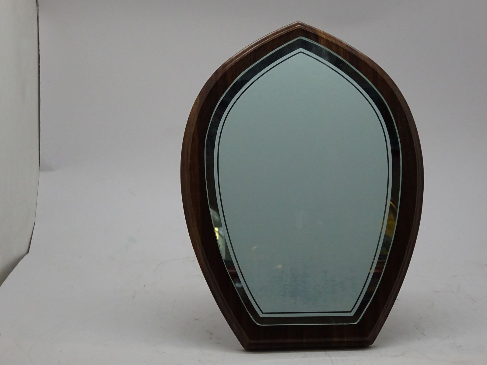 درع معدني مميز