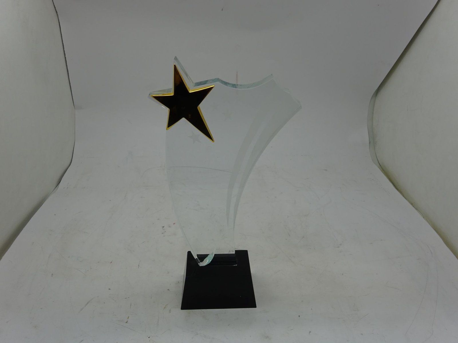 مجسم ستار كريستال مع نجمه ذهبية