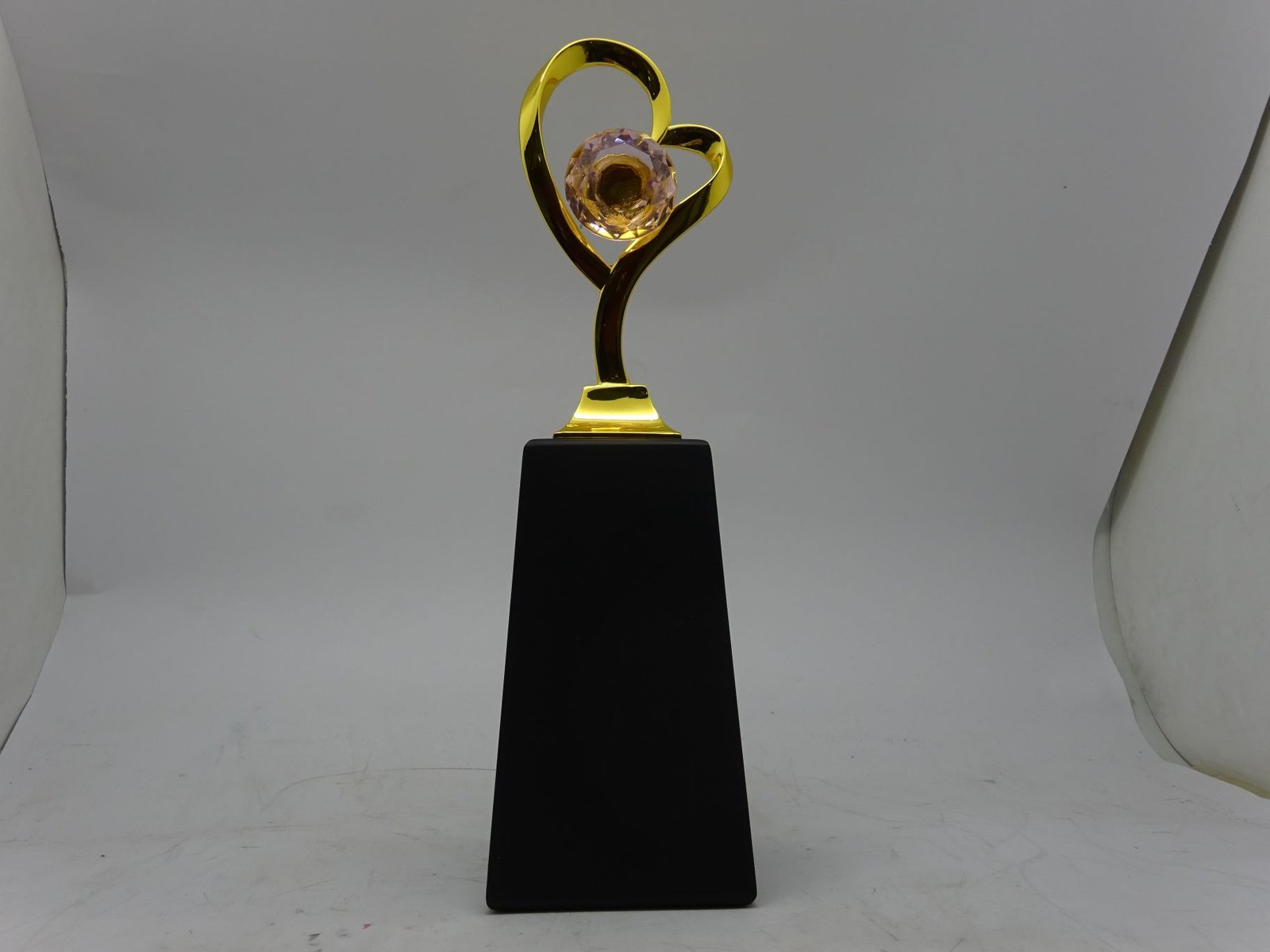 مجسم تكريم على شكل قلب