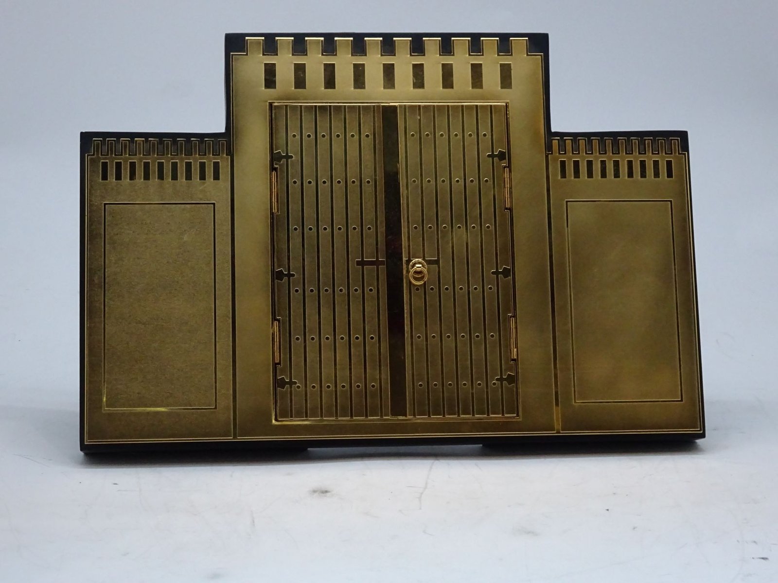 درع ذهبي  سنغافوري باب تراثي 1