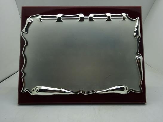 درع فضي ايطالي معدن وخشب