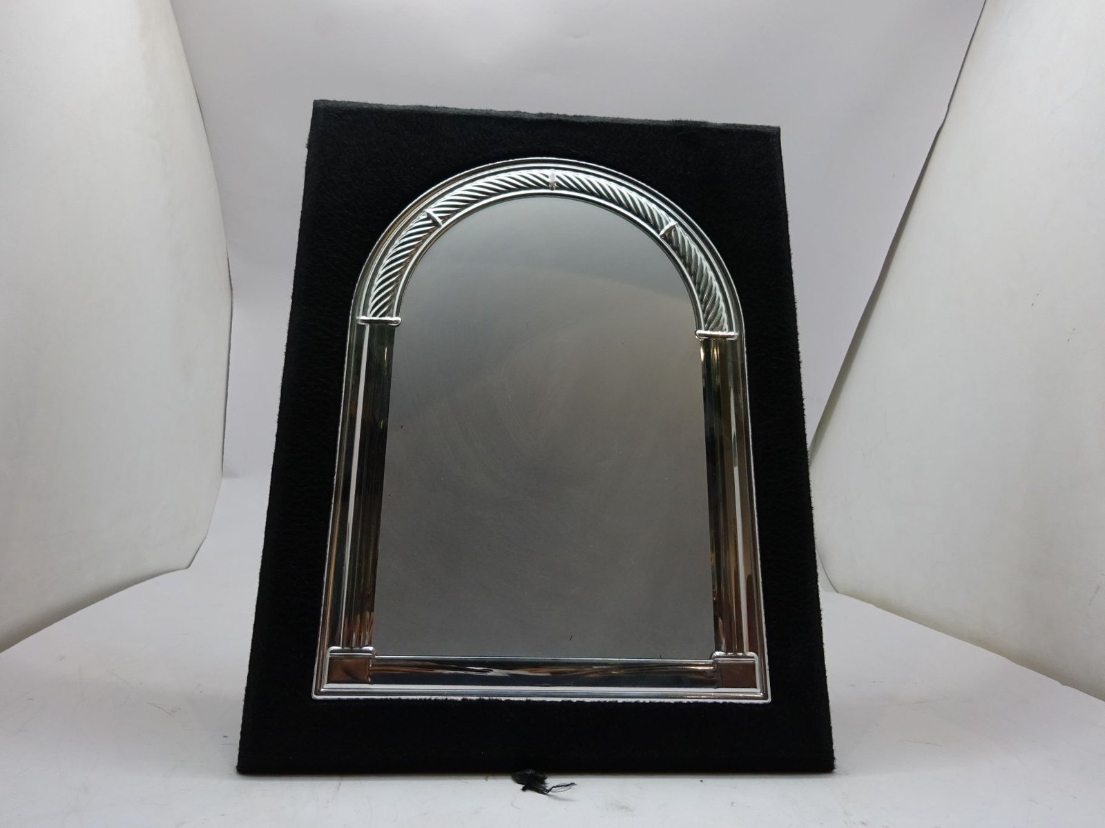 درع بوابة فضي ايطالي