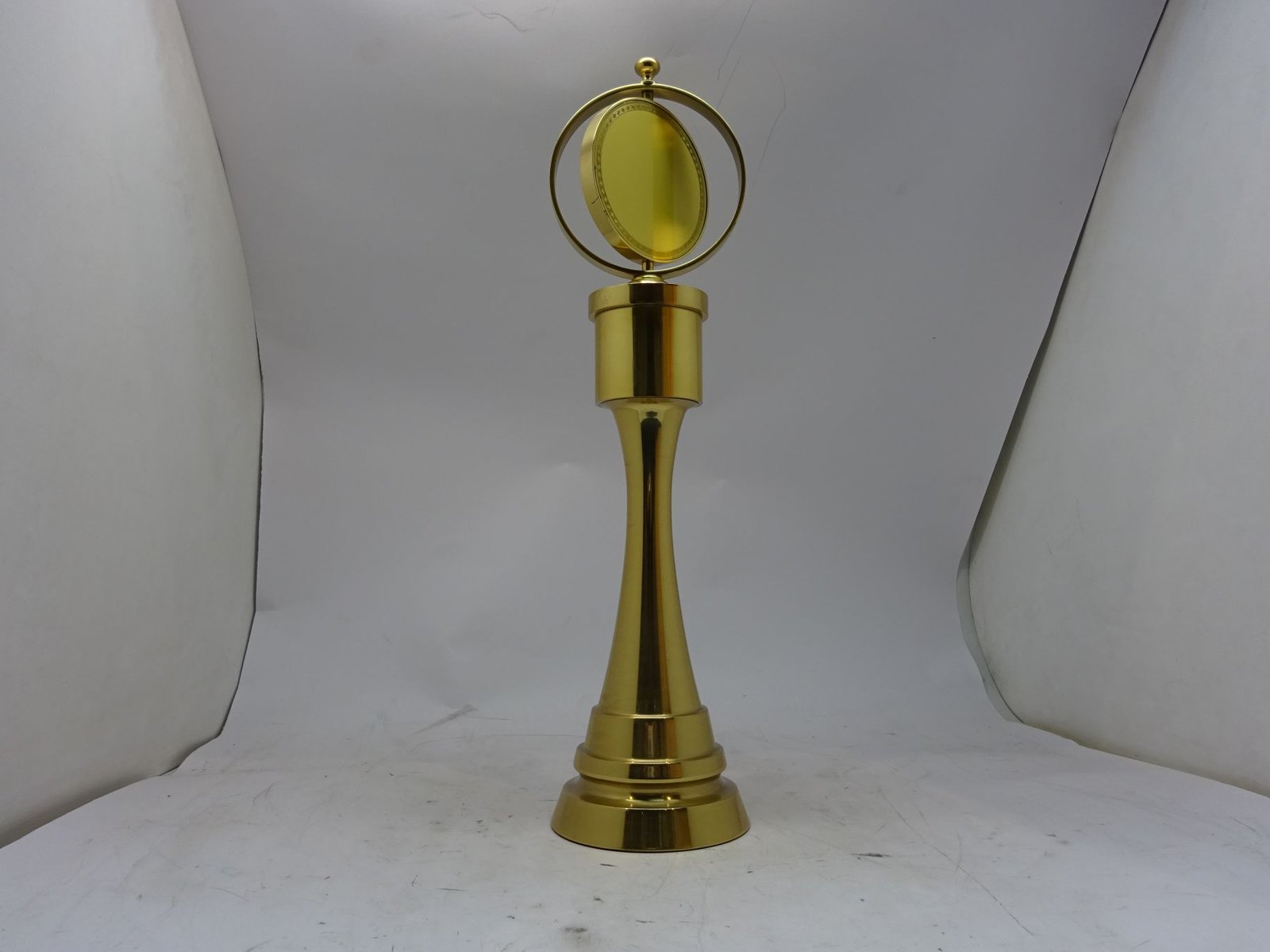 مجسم جائزة معدن ذهبي وجهين دائري تايواني