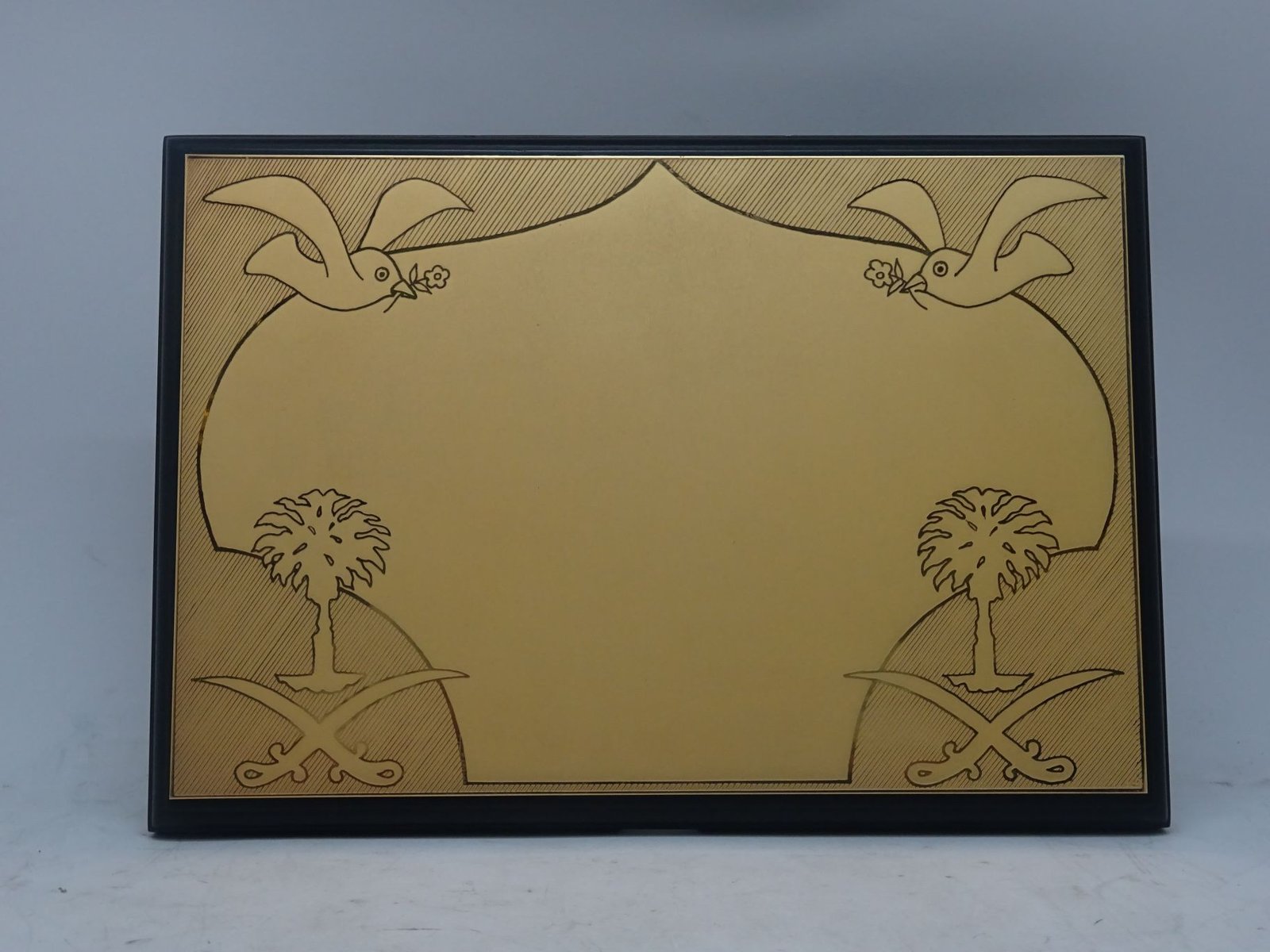 درع ذهبي سنغافوري كبير معدني 4