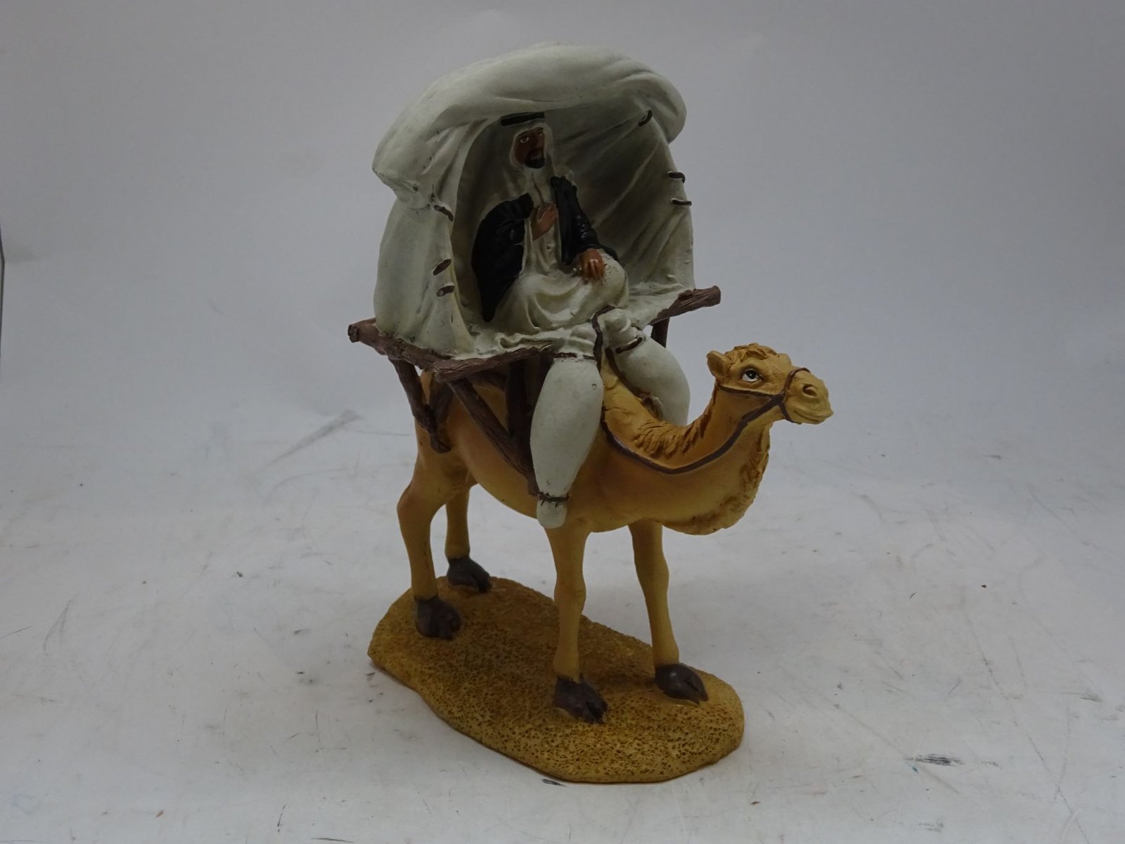 مجسم السفر بالجمال