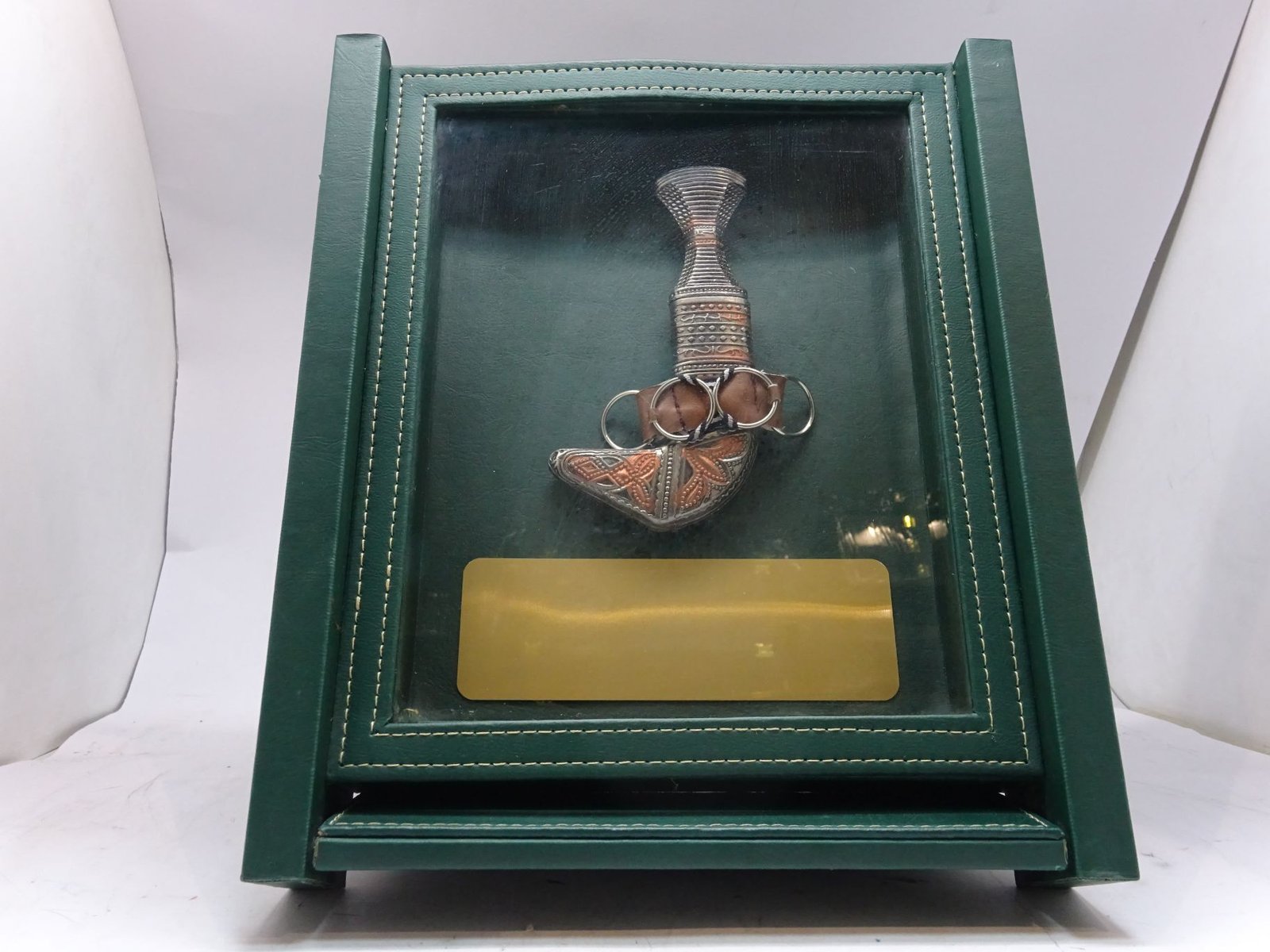 مجسم تراثي لخنجر قديم