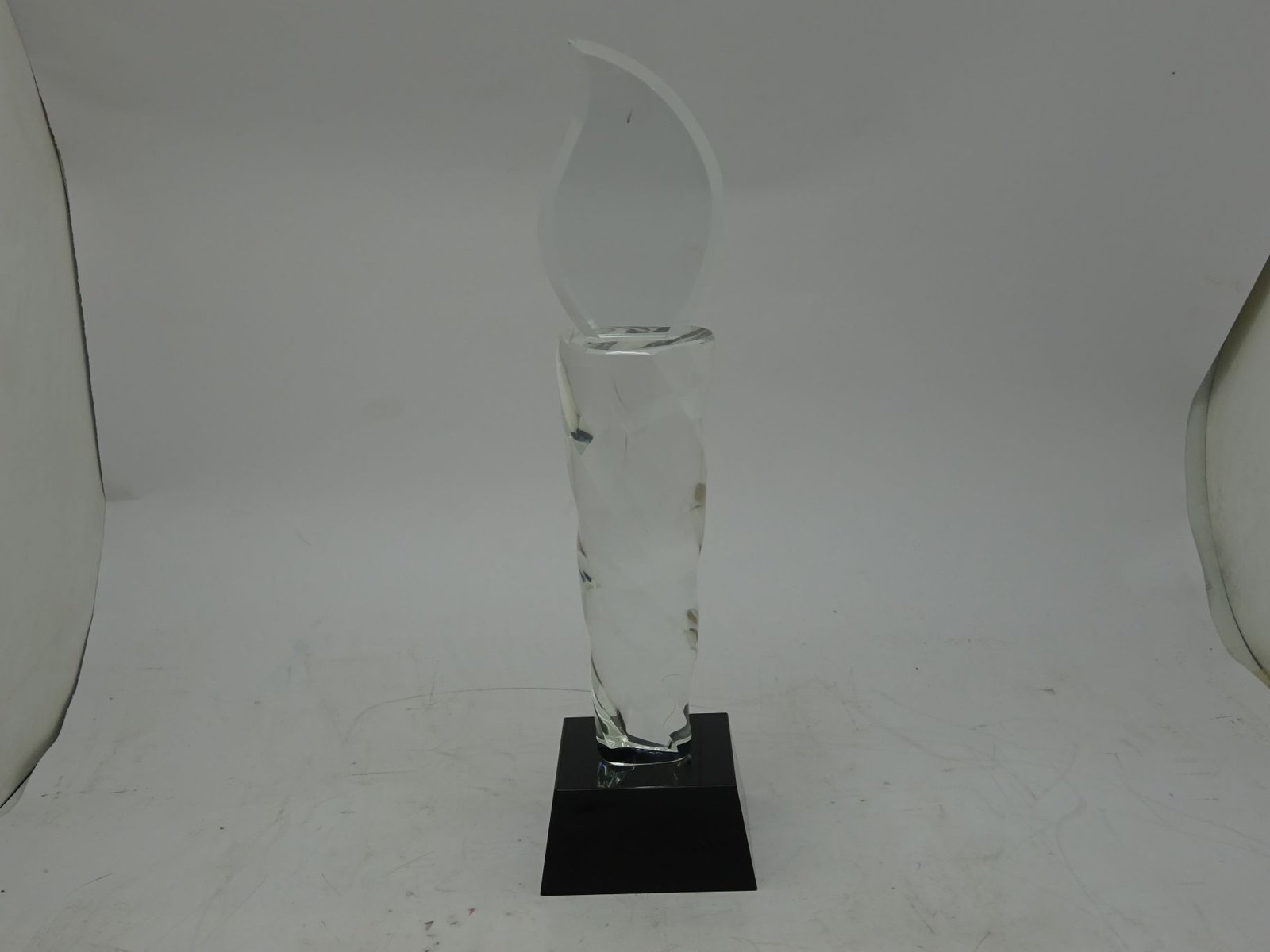 مجسم كريستال  خاص بالتكريم