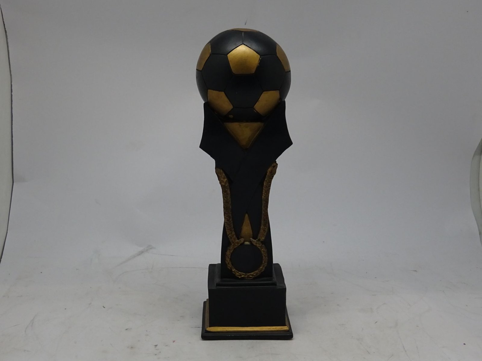 مجسم كرة برونزي