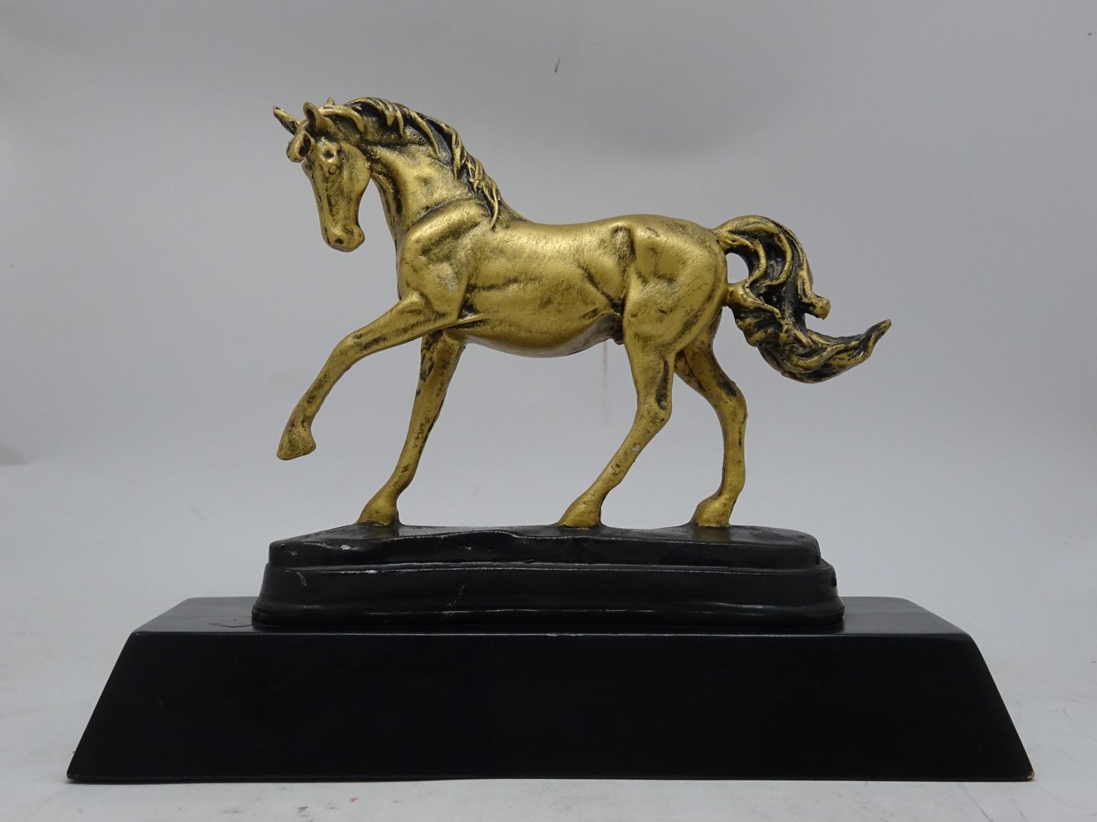 مجسم حصان برونزي