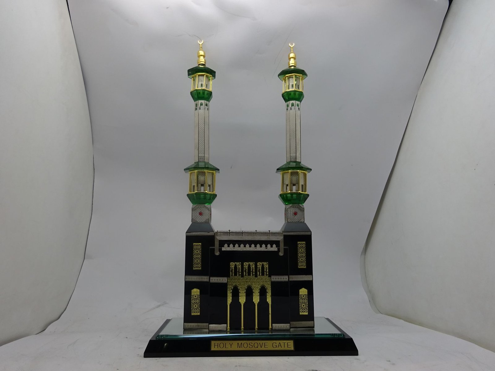 مجسم  المأذن كريستال كبيرة