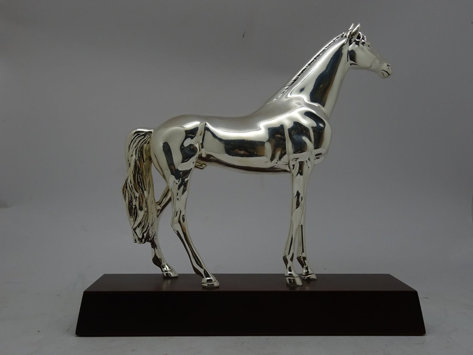 مجسم الحصان العربي صناعة إيطالي فضي كروم