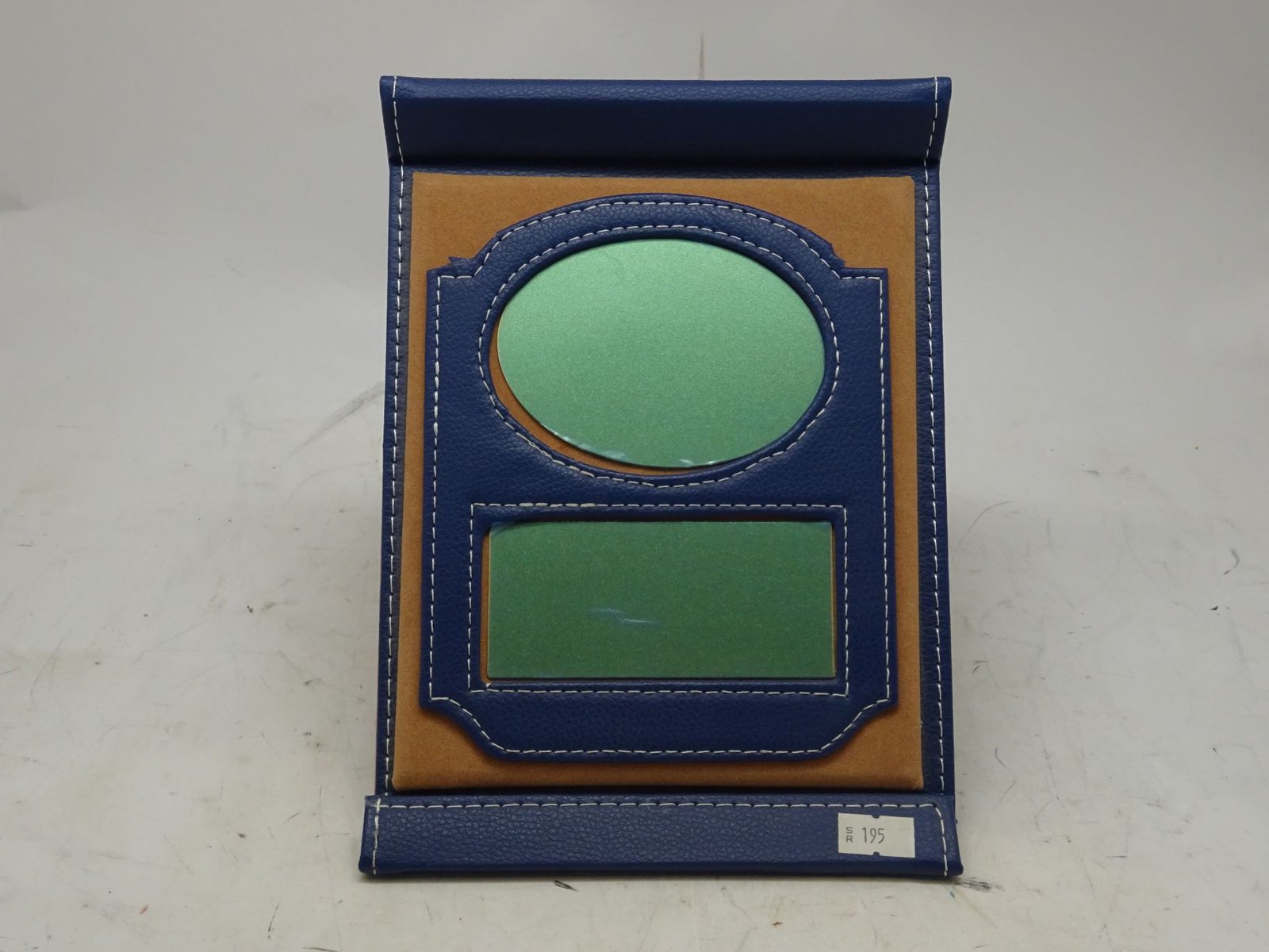 درع معدني على قاعدة جلد ملف