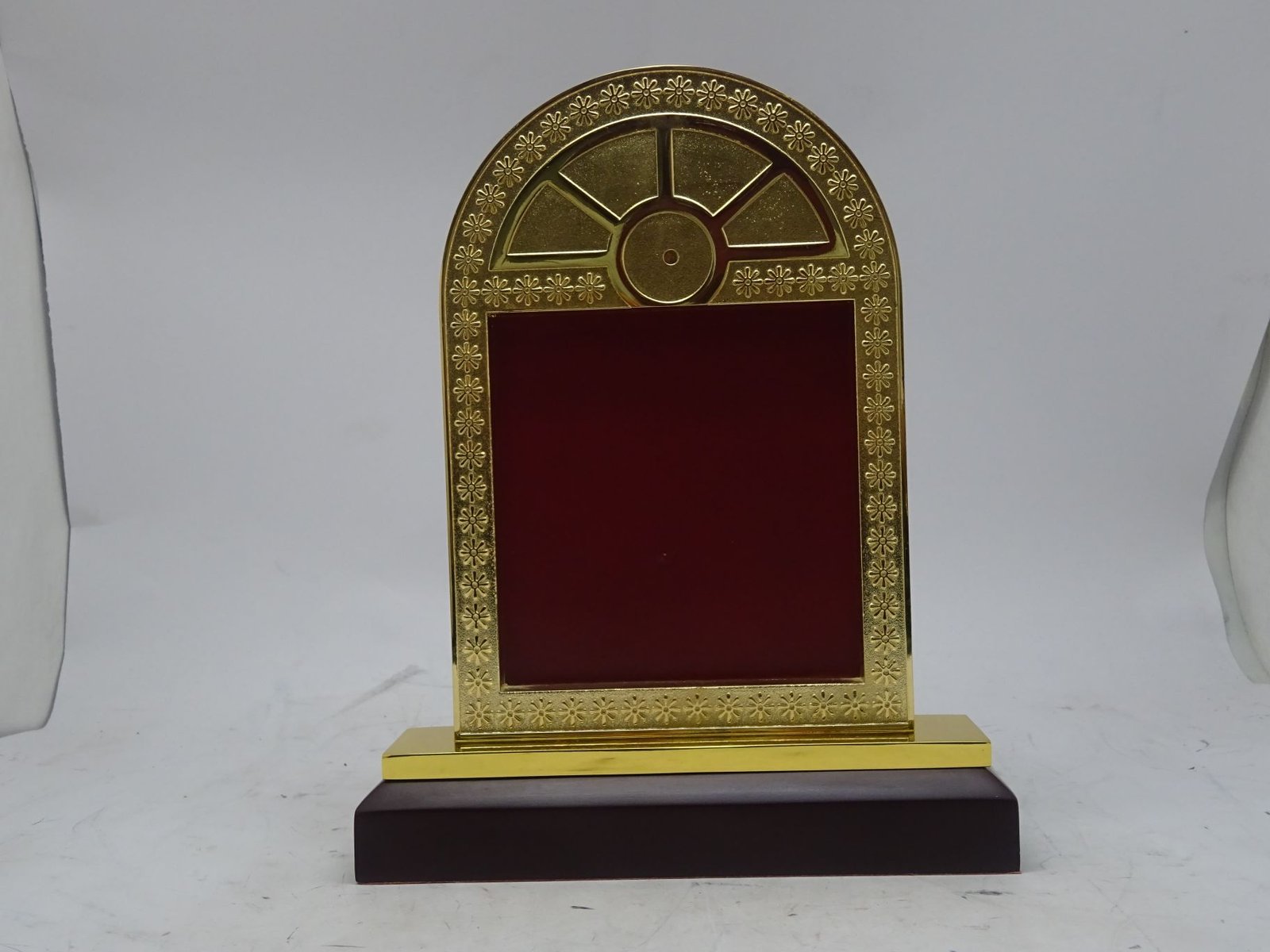 درع الباب التراثي ذهبي سنغافوري معدني 4