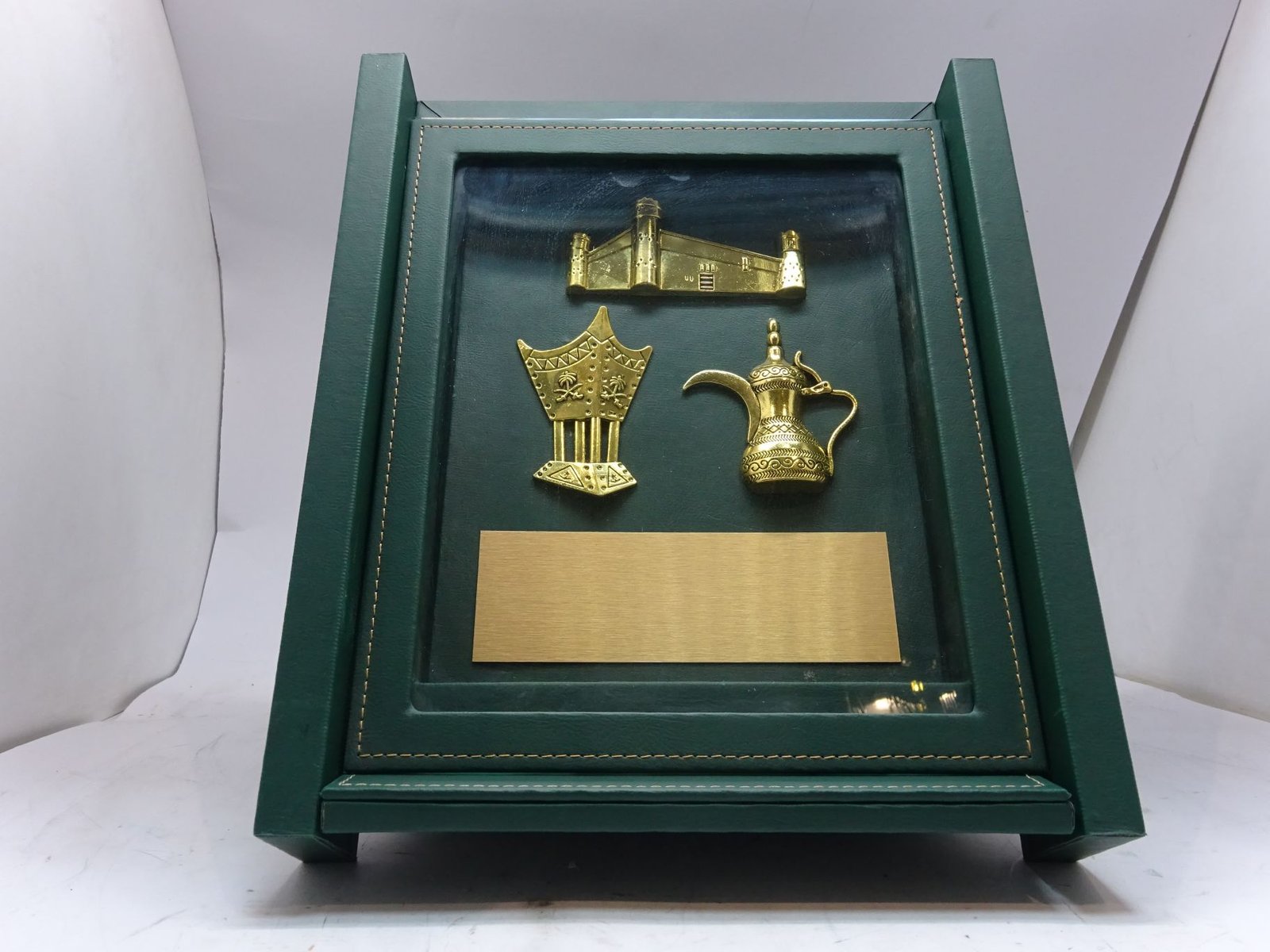 درع تراثي للمصمك والدله والمبخرة