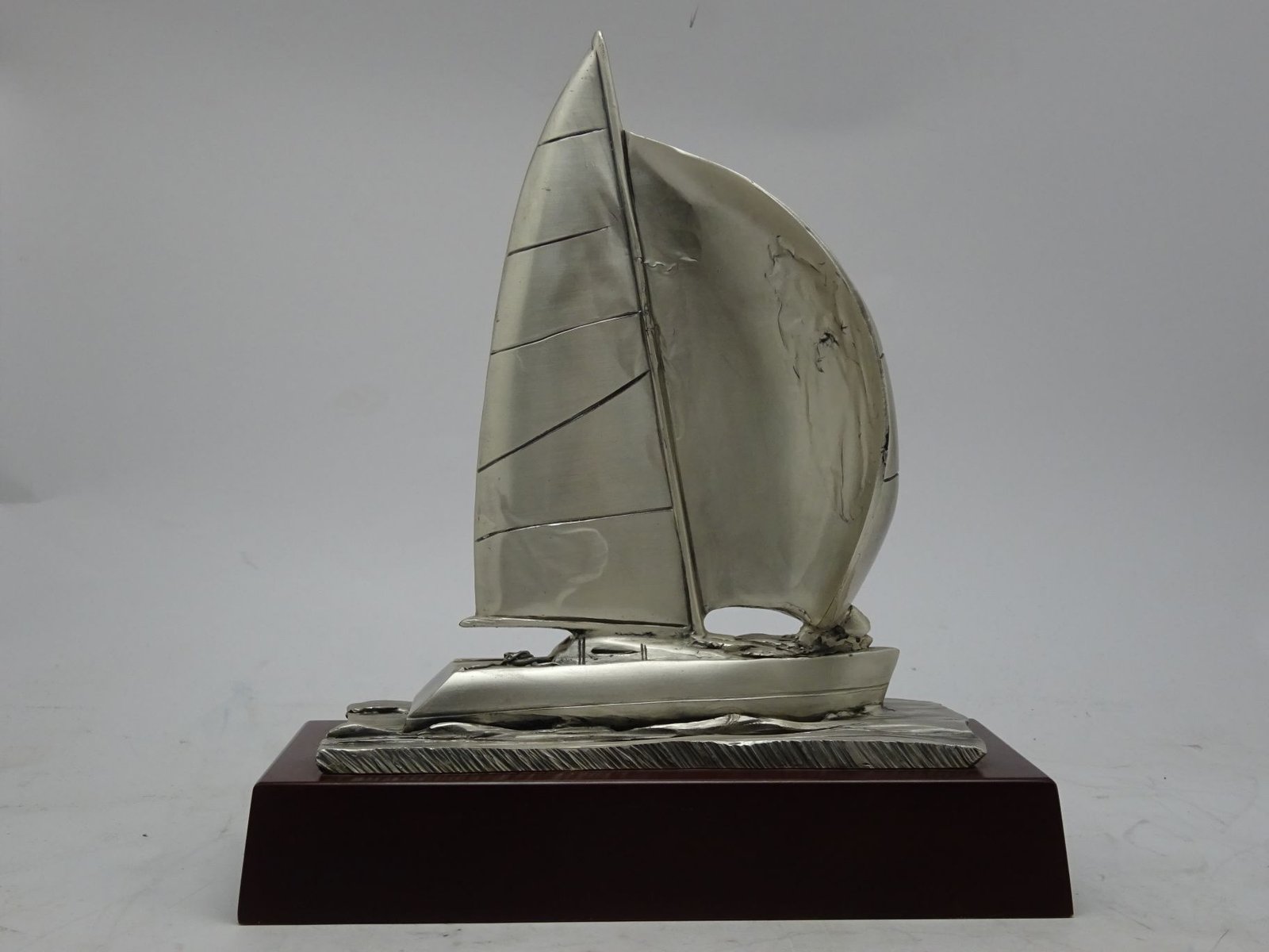 مجسم سفينة بقاعدة