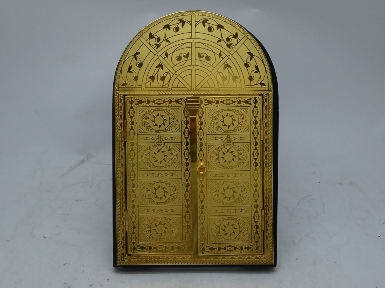 درع الباب التراثي ذهبي سنغافوري معدني 1
