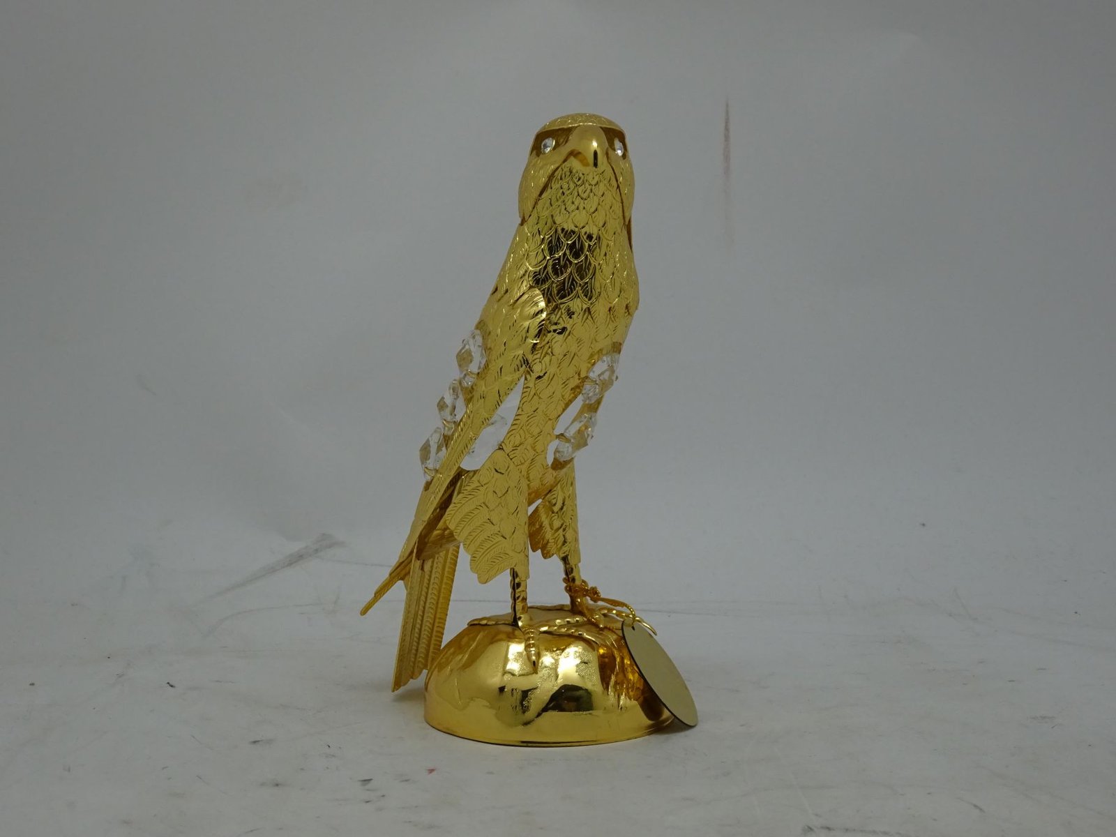 مجسم صقر ذهبي لوست