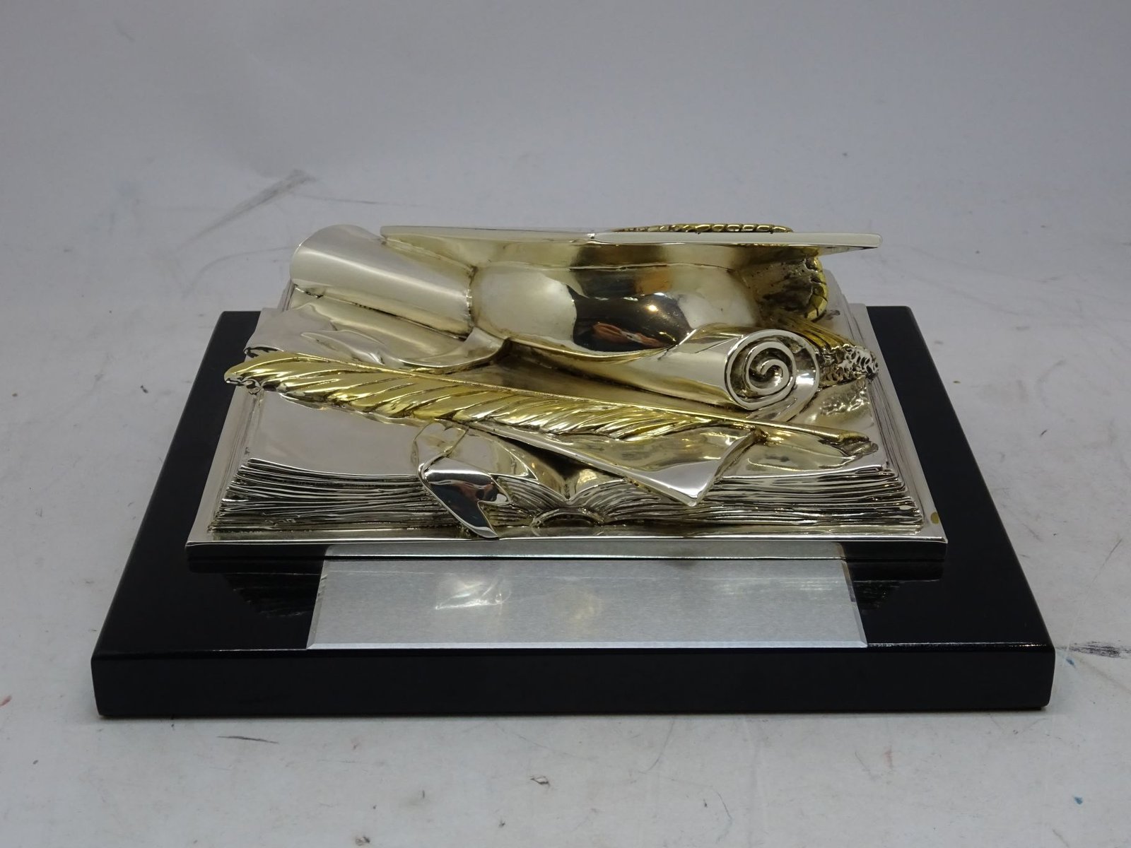 مجسم إيطالي للتخرج