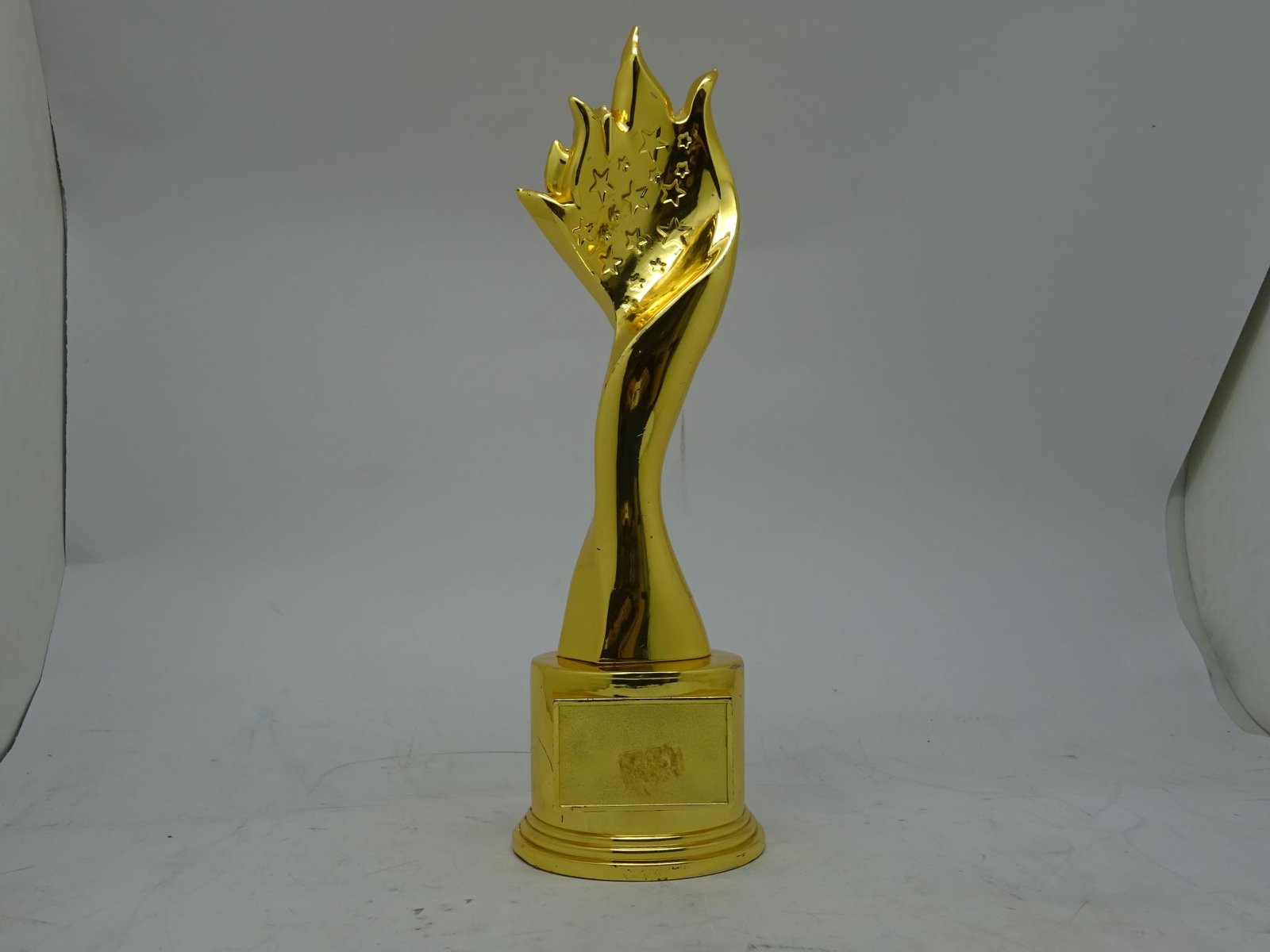 مجسم تكريم ذهبي بقاعدة 1
