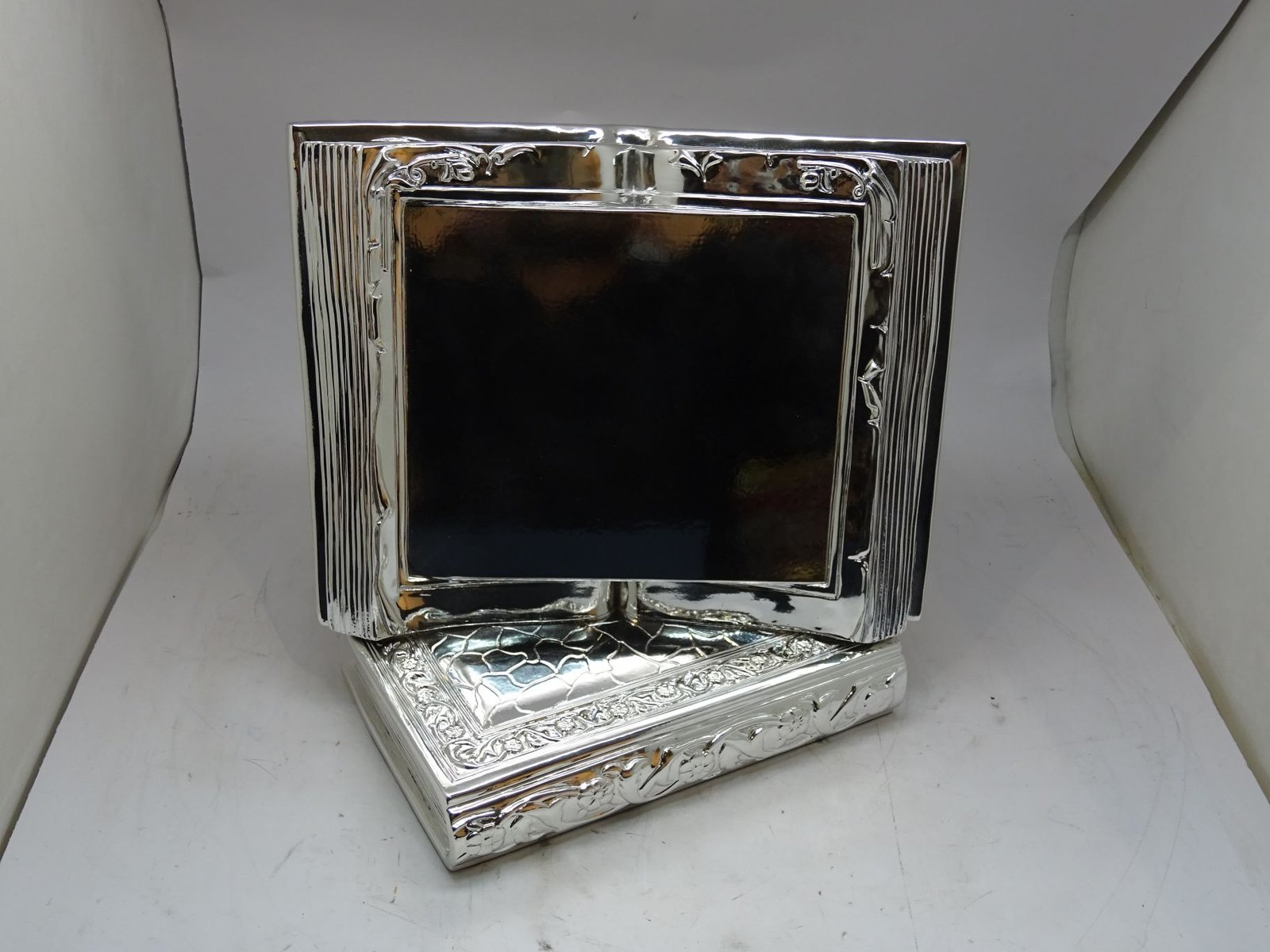 مجسم الكتاب