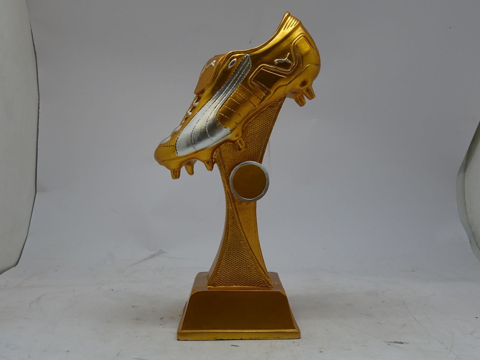 مجسم الحذاء الكروي