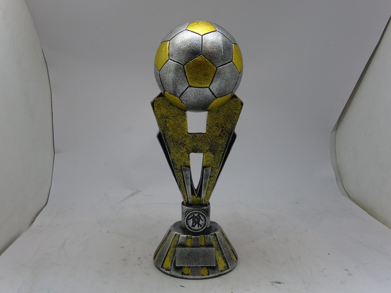 مجسم كرة على قاعدة