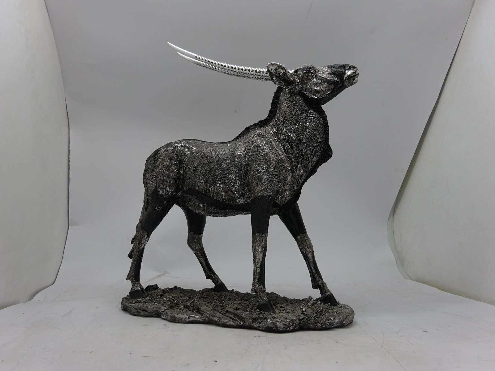 مجسم الوعل كبير