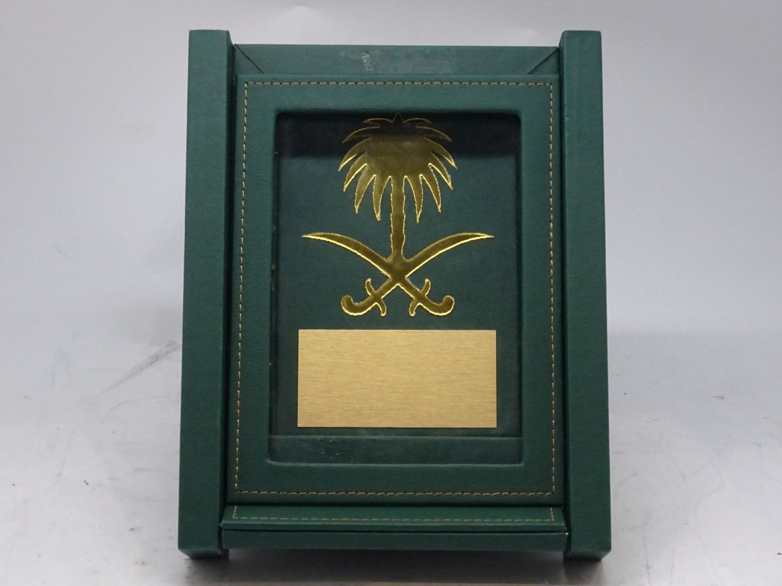 شعار المملكة ذهبي