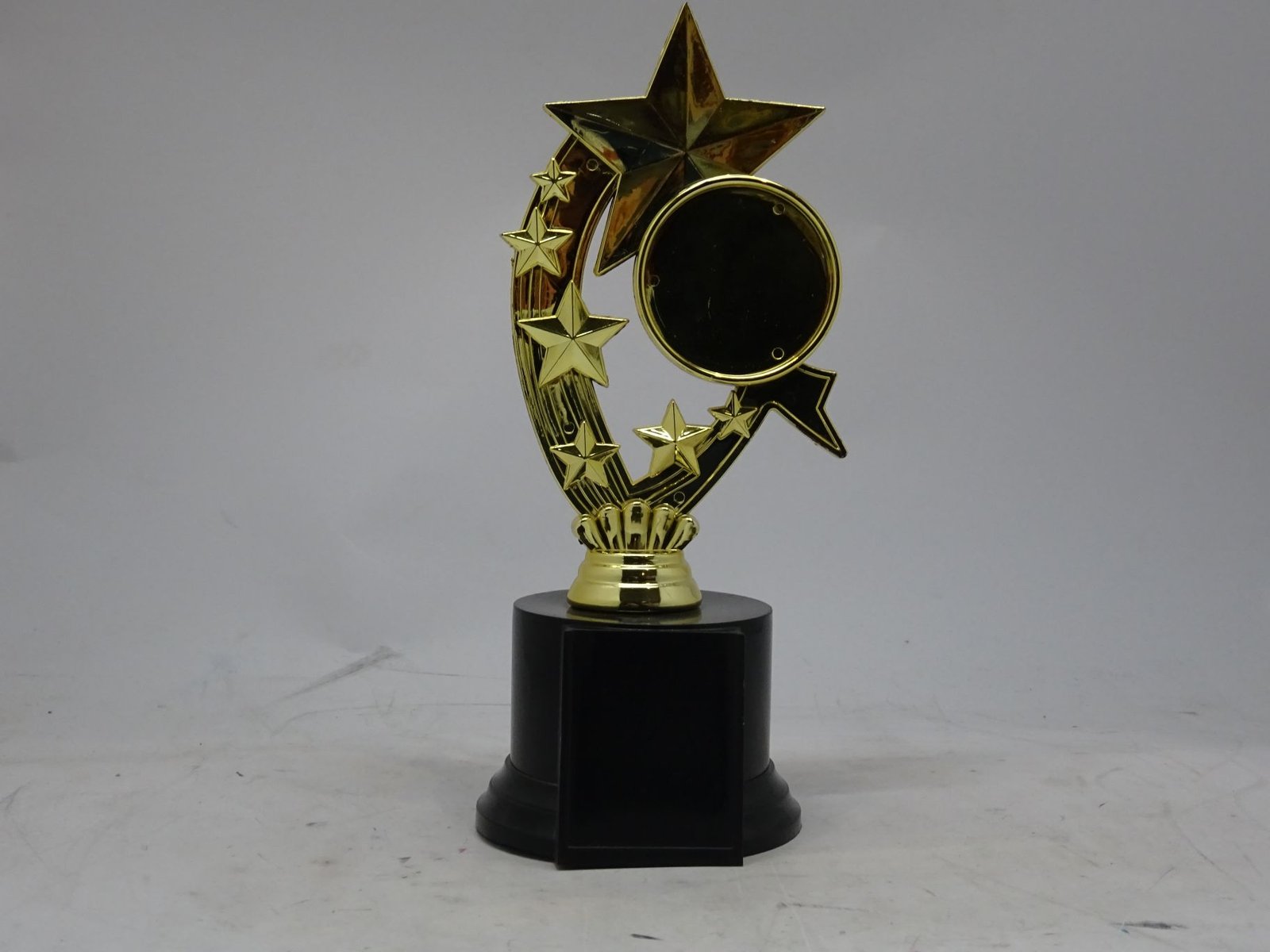 مجسم مع دائرة