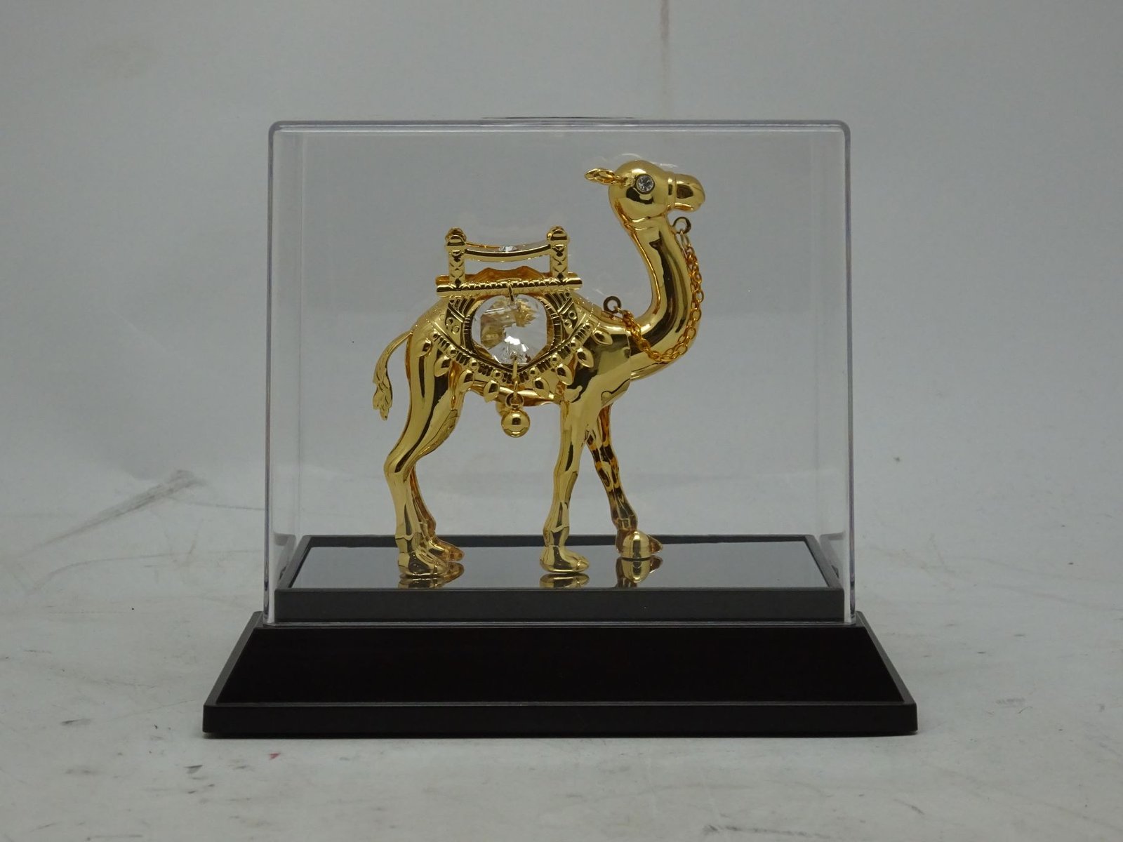 مجسم الجمل داخل صندوق اكرليك صغير