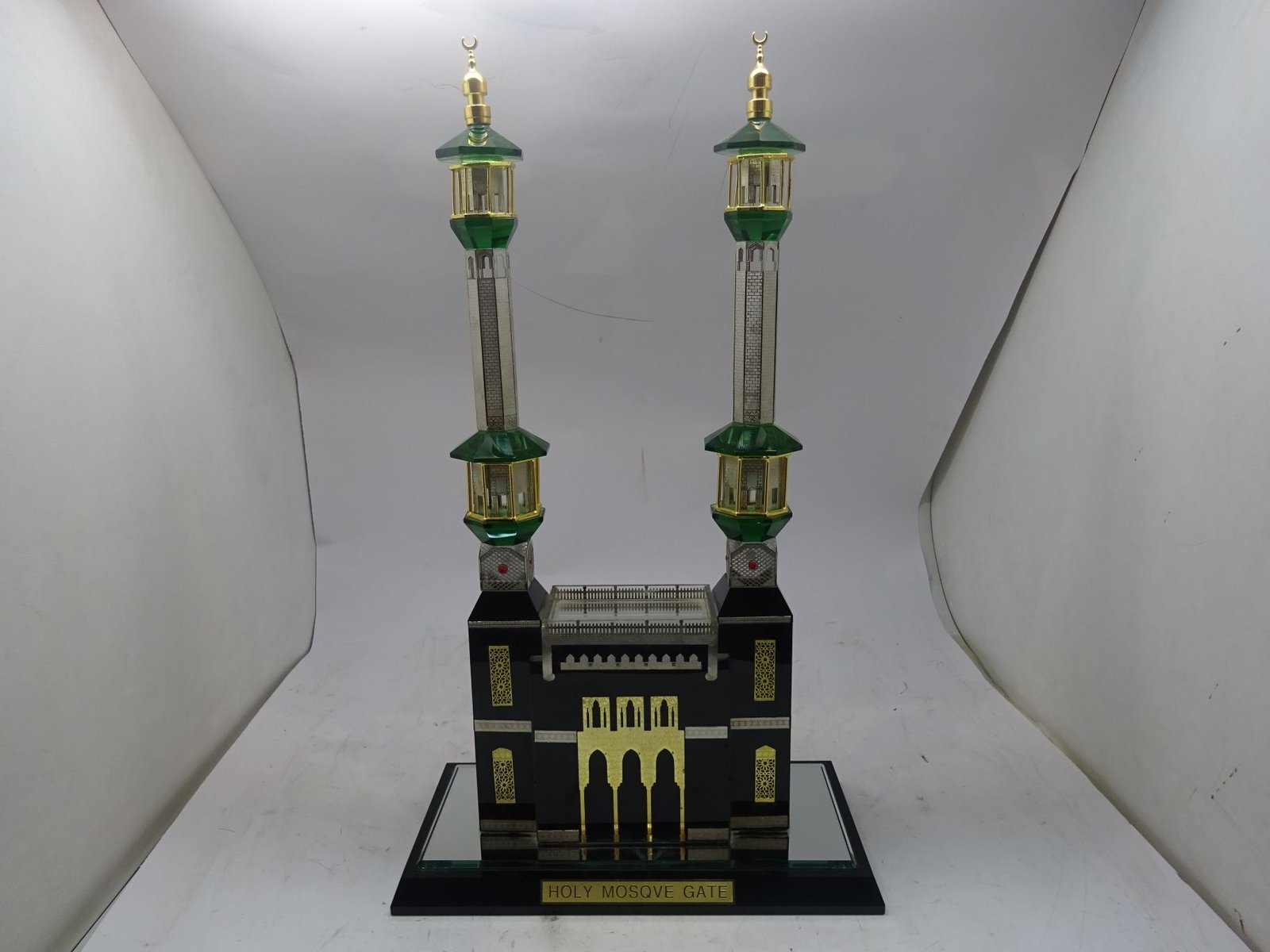 مأذن الحرم المكي والمدخل البوابة
