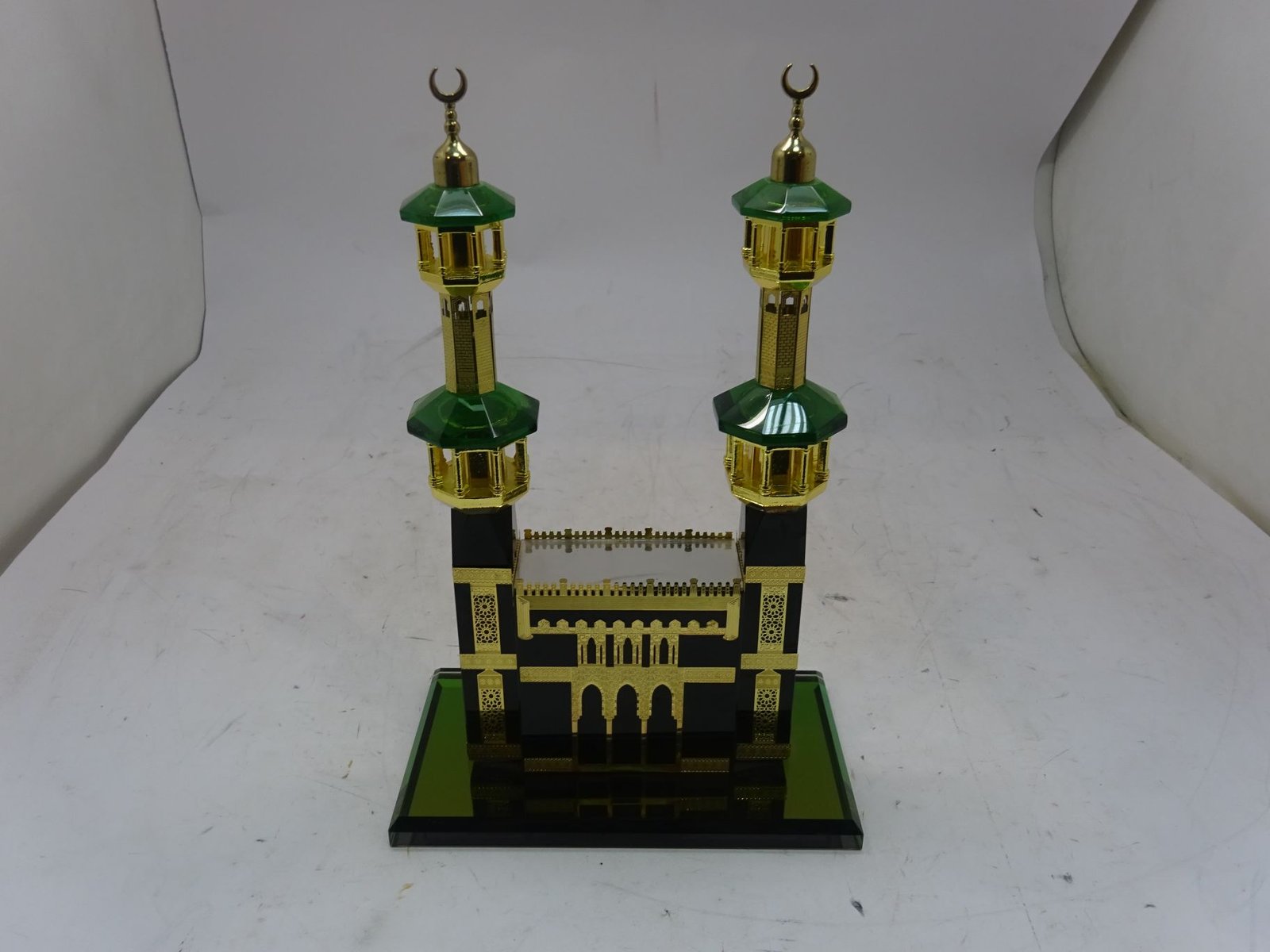 الباب والمأذنة صغير كريستال